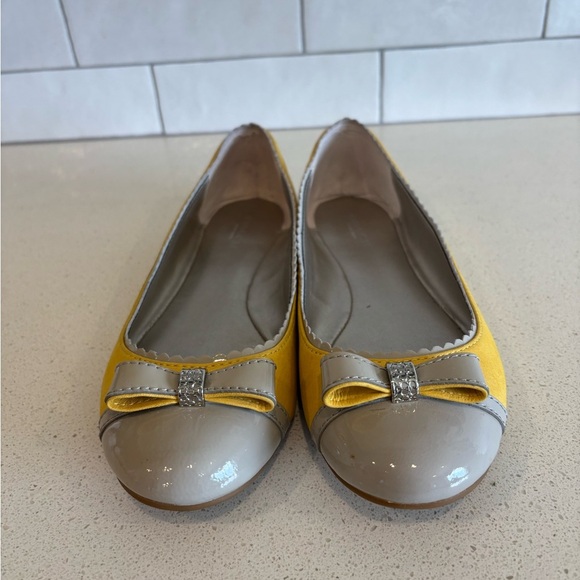 Authentic Coach Ballet Flats Butter Yellow Leather Silver Bow Shoes Size 7 - Picture 5 of 9